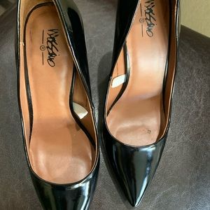 Size 8 1/2 WOMEN Black Pointed Toe Heels